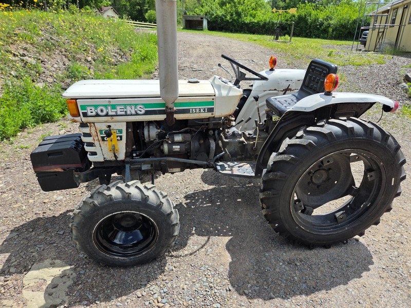 Bolens G244 Tractor - 18 Gears Foward 9 Reverse