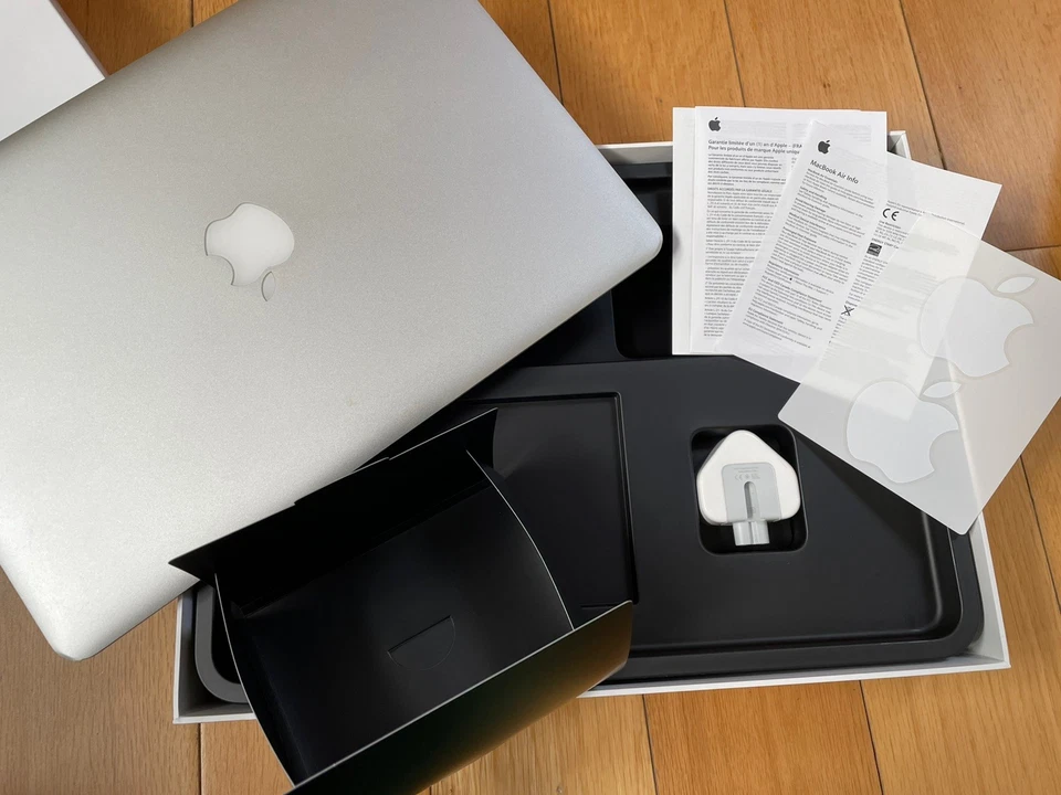 Apple MacBook Air 13" i5, 512gb SSD, 8gb Ram, Intel Core, 86% Battery, Grade B - Image 2 of 4