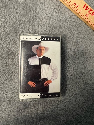 The Chase - Garth Brooks Cassette Tape - 1992 Capitol Nashville Country Good 2C - Picture 1 of 4