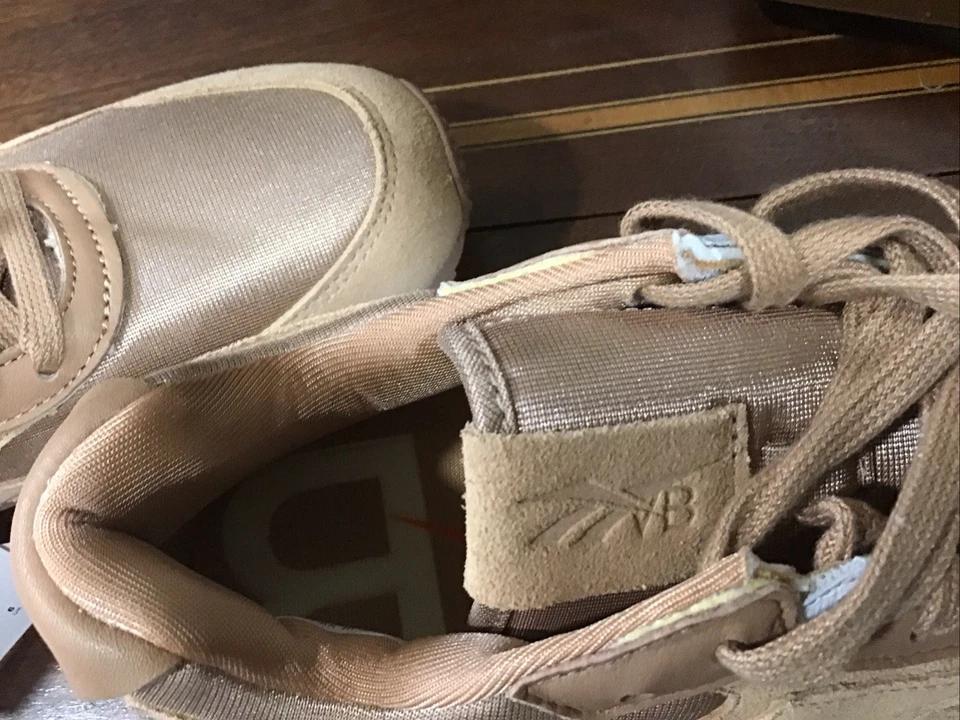 NOVO VICTORIA BECKHAM X Reebok Rapide VB Bege Dourado Sapatos Esportivos Tamanho 7.5-8 - Imagem 4 de 4