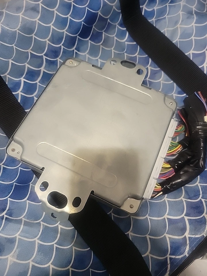 2005 SUBARU FORESTER ENGINE COMPUTER CONTROL MODULE (RH DASH) 22611AJ561 - Image 4 of 4