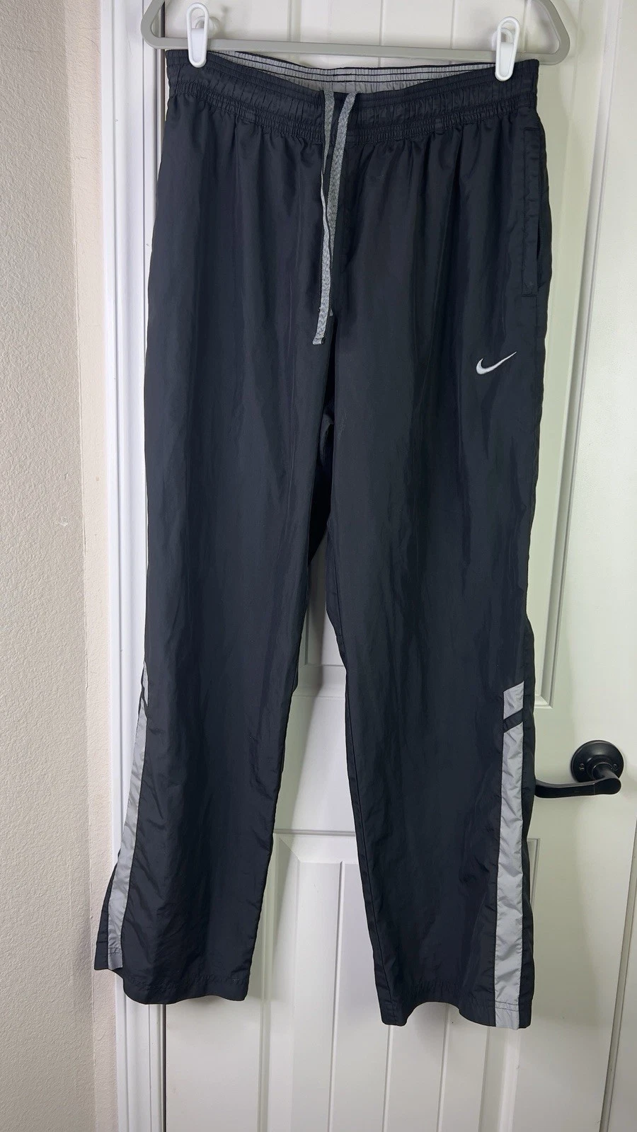 VTG Nike Track Pants Men’s XL Black No Liner Zip Pockets Windbreaker Activewear