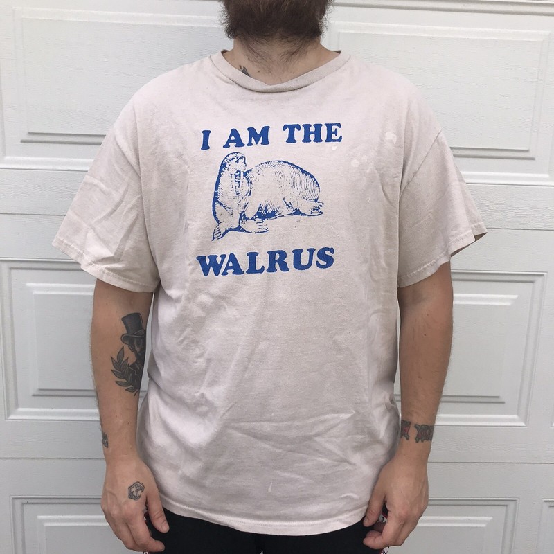 vintage i am the walrus Illustration t-shirt L LARGE warn in Loved tee