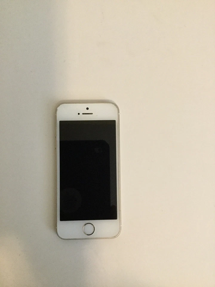 Apple iPhone 5s - 32 GB - Dorado (AT&T) A1533 (GSM) Negro Estuche Incluido Foto 4 de 4