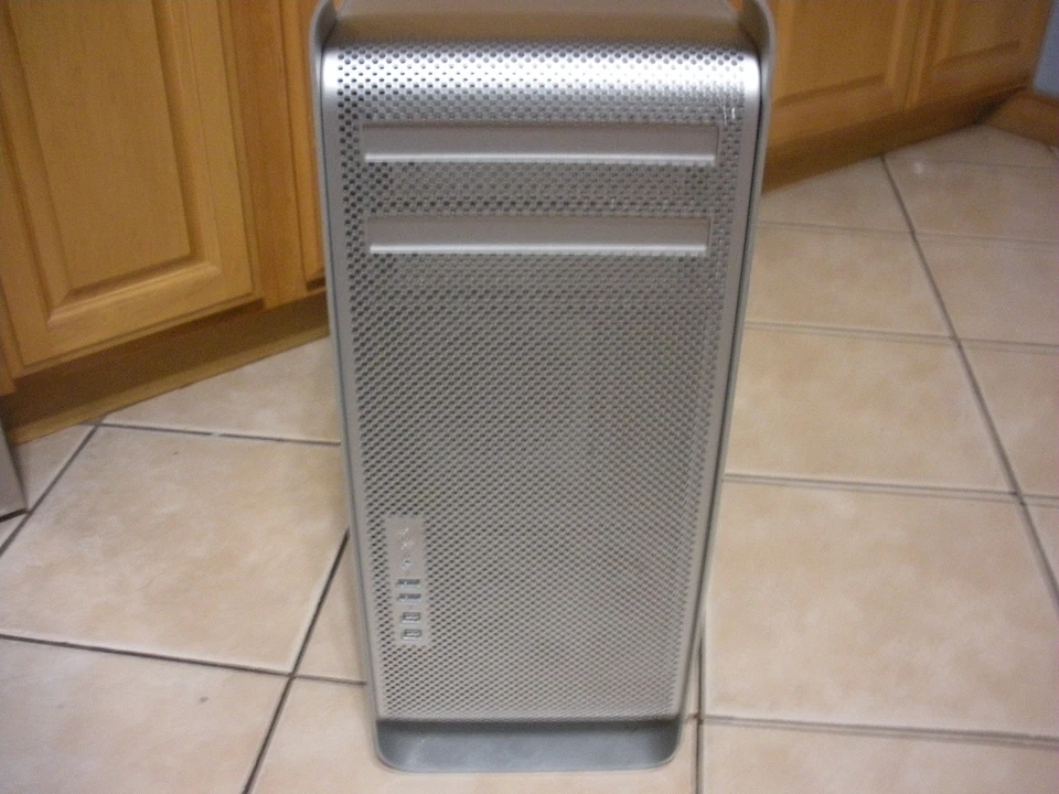 Apple Mac Pro 2009 Intel xeon 2.4 GHZ Quad-Core, 8 GB Memory, 1TB HD, DVD-WR - Image 2 of 4
