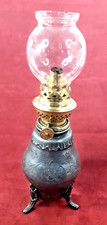 Ancienne petite lampe motif floral à pétrole en étain 19eme