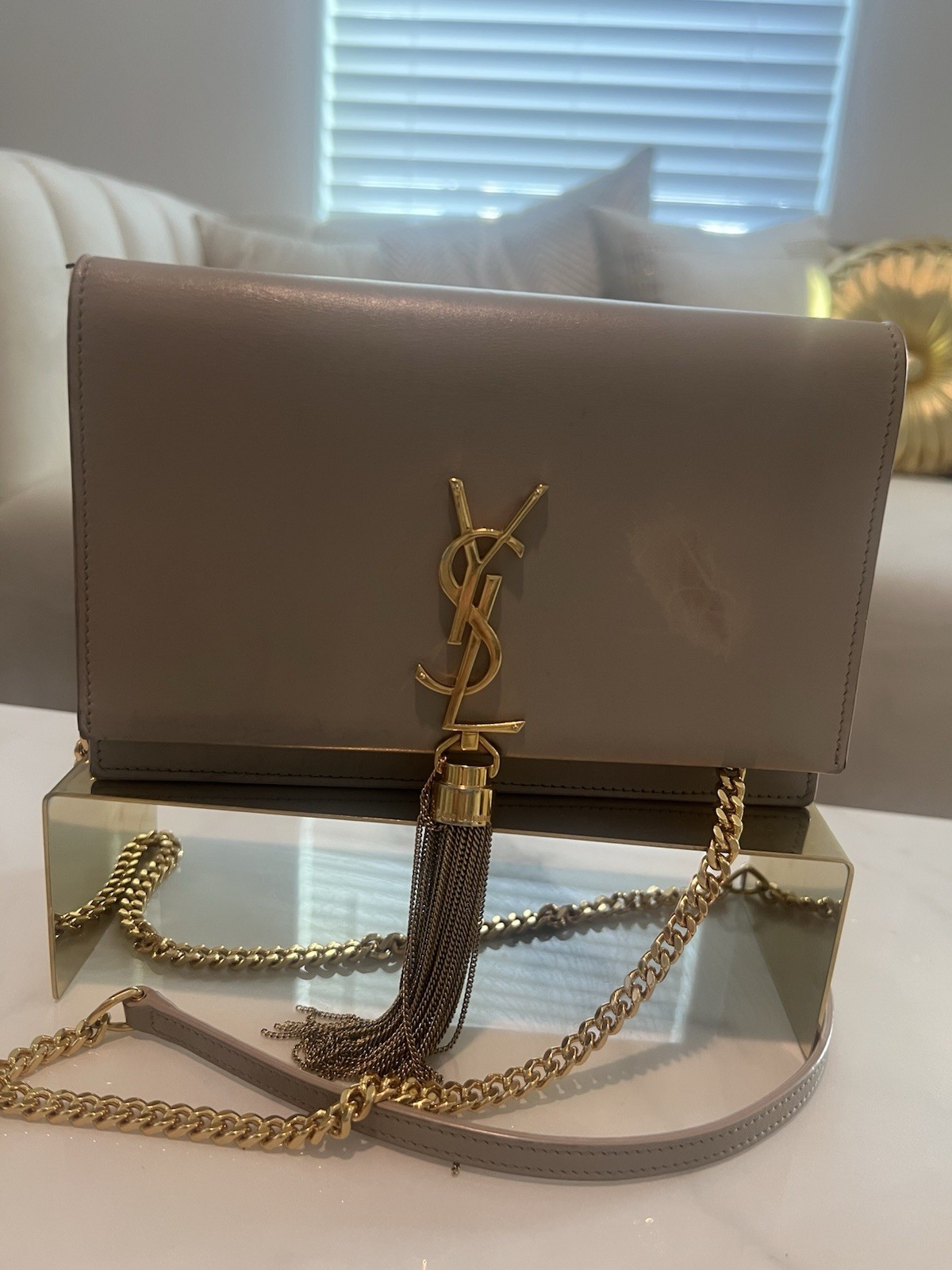 Portafoglio SAINT LAURENT pelle di vitello piccolo classico monogramma Kate nappa catena