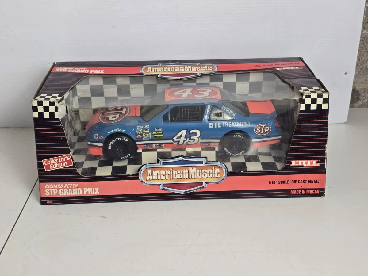 Richard Petty 1:18 Scale NASCAR Racecar Diecast Racing Cars for