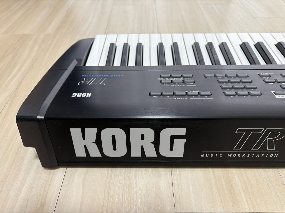 Korg TR61 61-Key Keyboard Synthesizer with Soft Case and Korg TR61 61-Key Keyboard Synthesizer with Soft Case and