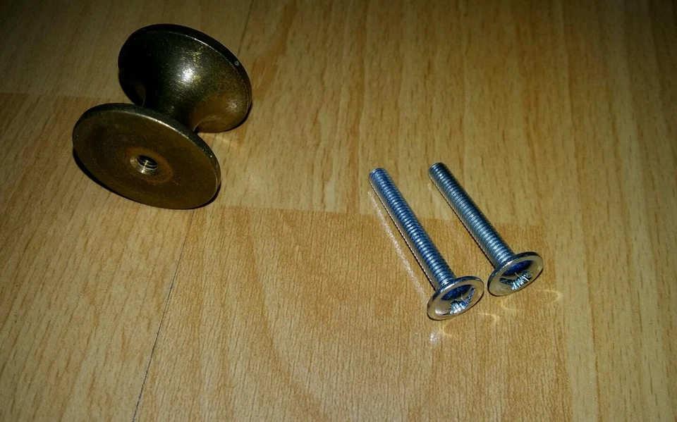 Messingknauf Messing Knauf Schrankknauf Griff mit Schrauben mehrere verfügbar - Bild 2 von 4