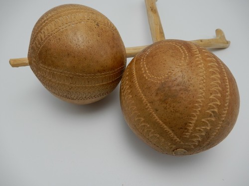 Scuotitore Maracas zucca intagliato a mano manici in legno dal Perù #1 R - Foto 2 di 10