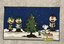 NEW Peanuts Gang Snoopy Accent Rug Christmas Tree Carolers Woodstock Welcome