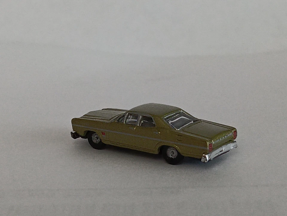 Ford Classic Metal Works Champaign 1967 marrón sedán escala N Foto 3 de 4