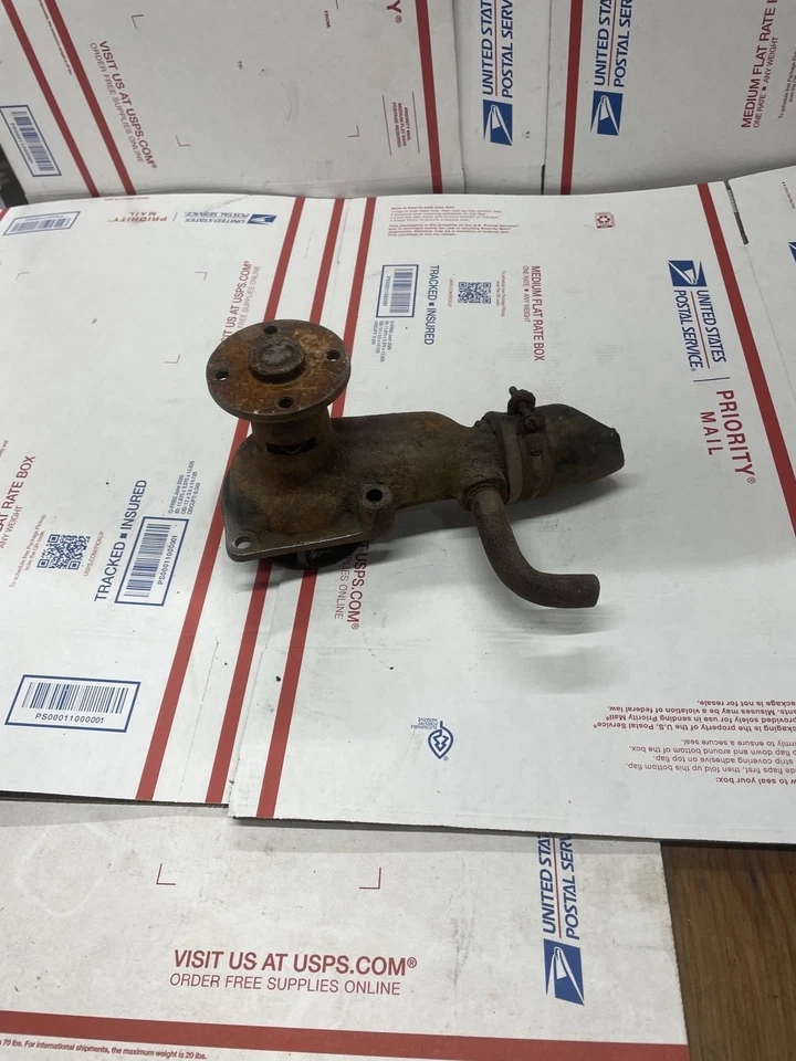 BOMBA DE AGUA STUDEBAKER EARLY CHAMPION SEIS 169 Y 185 1942-58 # 682630 Foto 2 de 4