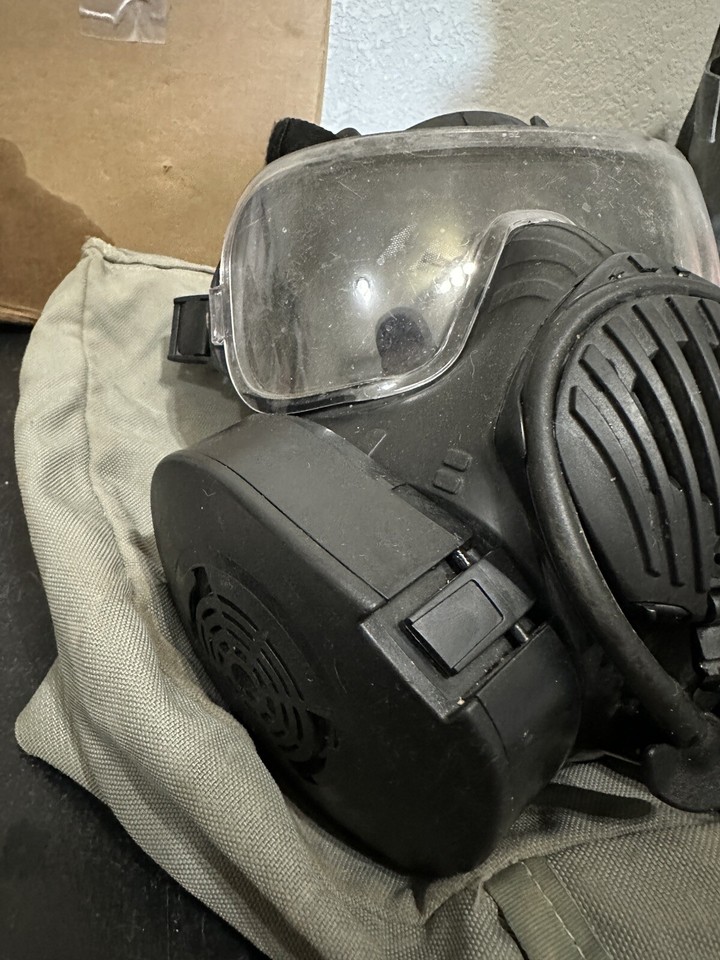M50 Gas Mask Riot AVON M50 GAS MASK W/ CARRY BAG - U.S. MILITARY / LAW ENFORCEMENT -SIZE ...