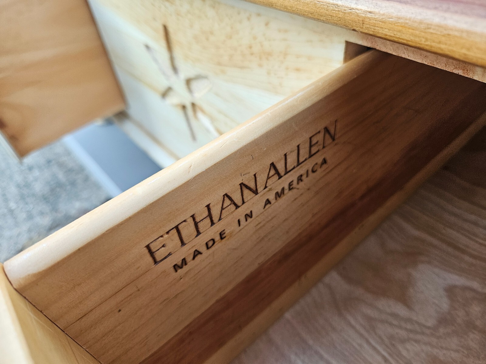 Ethan Allen Knotty Pine Farmhouse Distress Country Coffee Table with storage