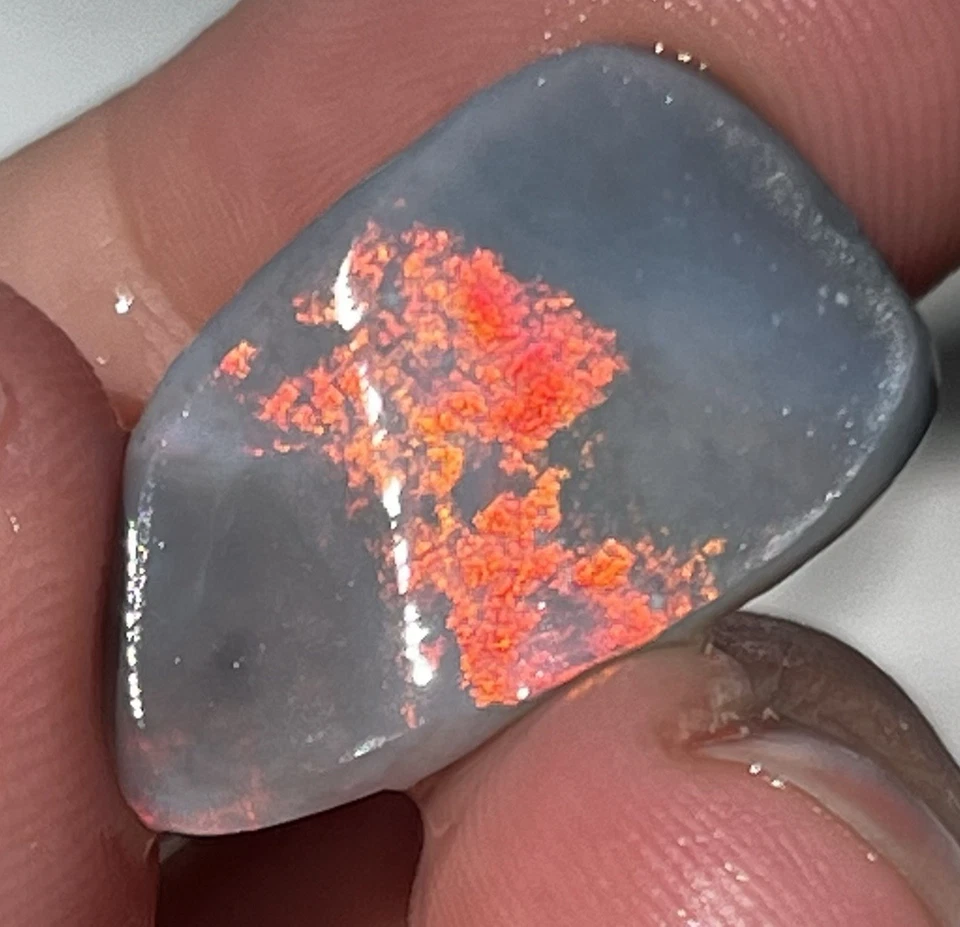 Ópalos de joyería de piedra de corte sólido color rojo Lightning Ridge de 5,9 quilates de ópalo negro Foto 3 de 4