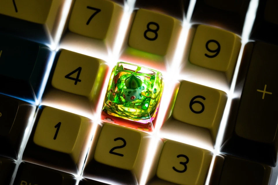 S-craft Pokemon BULBASAUR, VENUSAUR, And Dreamy BULBASAUR Artist Keycap - Image 2 of 4