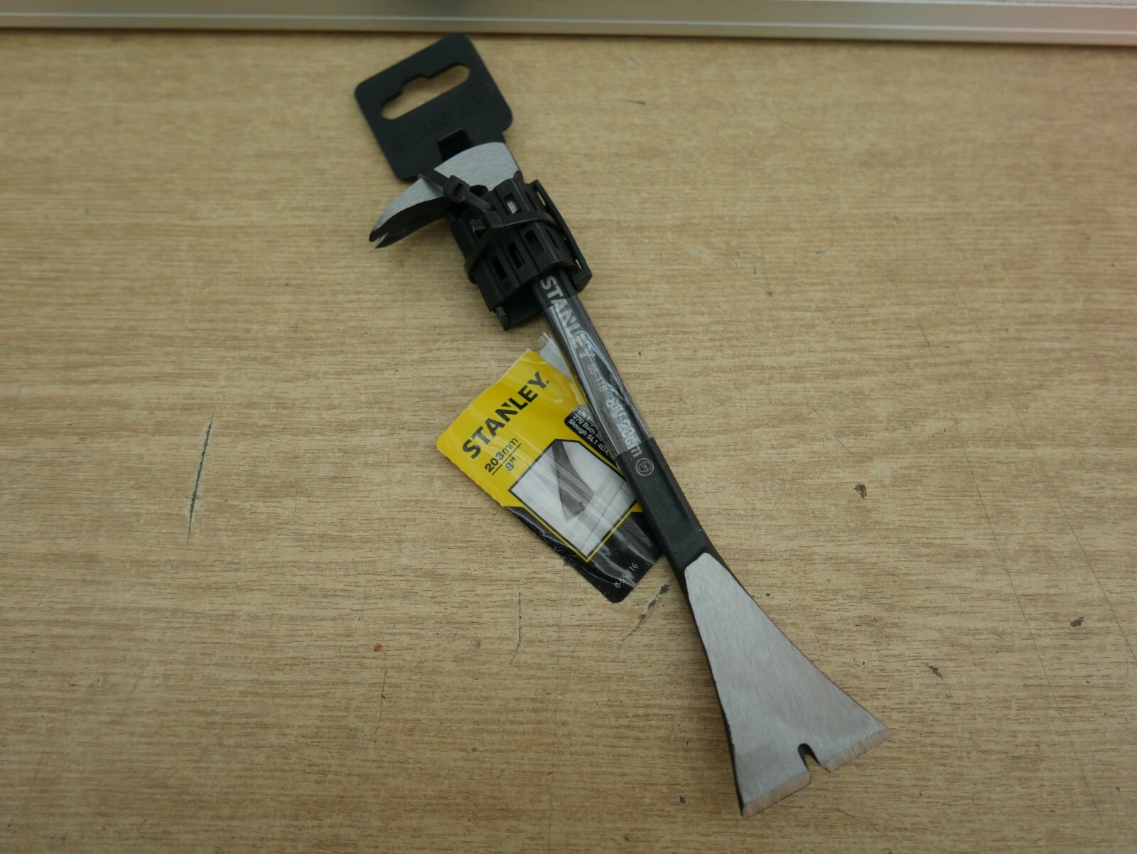 STANLEY 0 55 116  8"" 200mm moulding pry bar