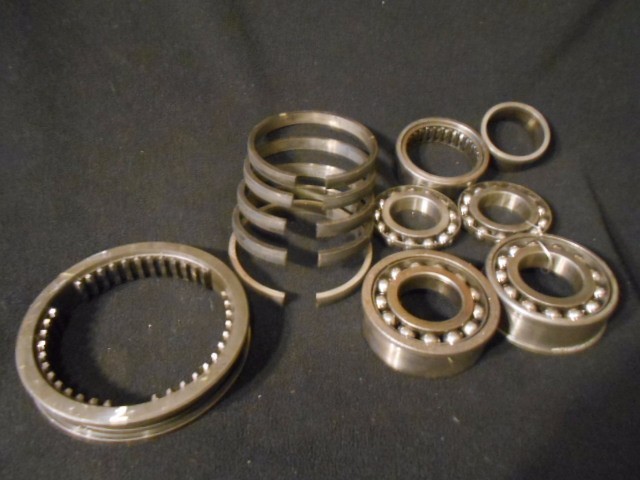 FERRARI 246 DINO Used Original LOT of TRANSMISSION PARTS and 5 SYNCHRO RINGS