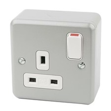 MK Switched Socket Metal Clad 1 Gang 13A DP 250V with Back Box K2977ALM