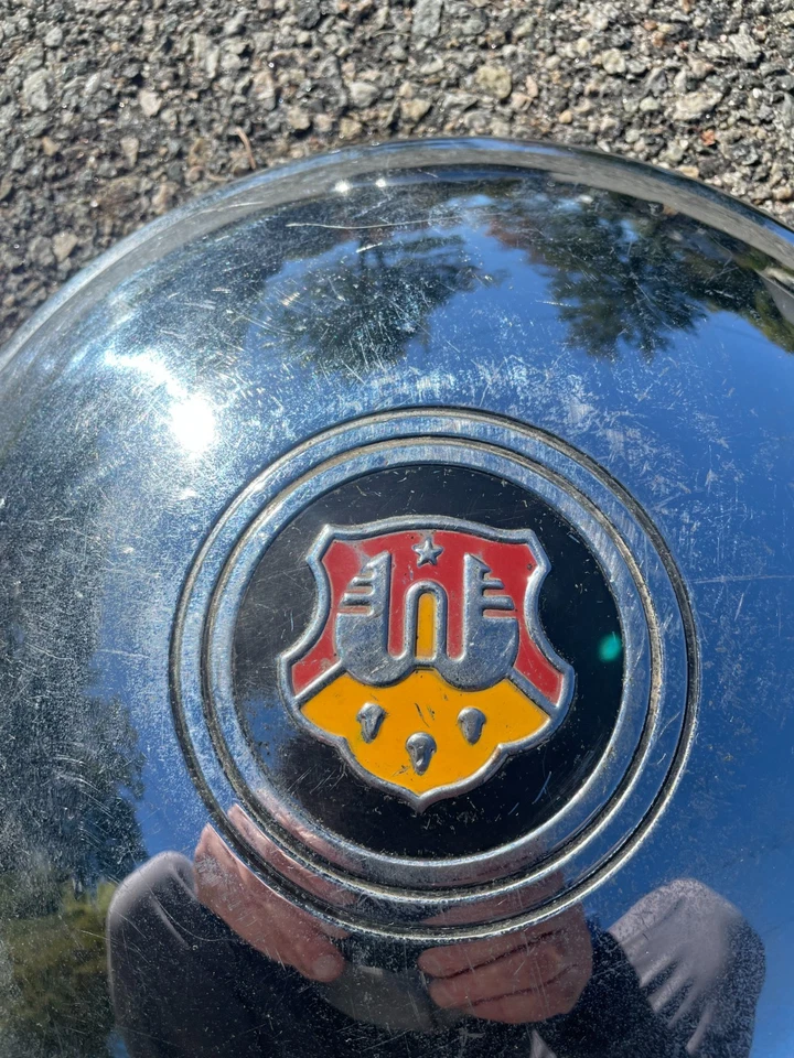 Un tapacubos Oldsmobile genuino 1946 a 1953 plato perro bonito Foto 3 de 4