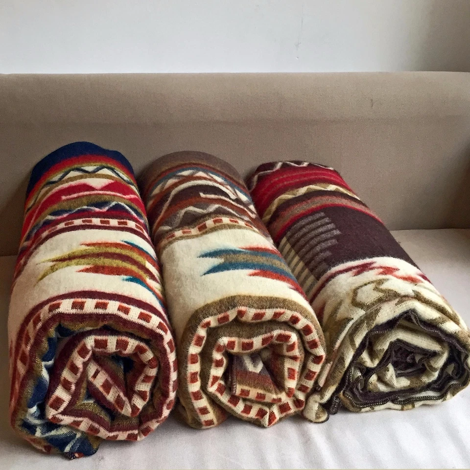 EXTRA LARGE SOFT & WARM ALPACA WOOL BLANKET PLAID 75"x90" (195x230 cm) OTAVALO - Image 2 of 2