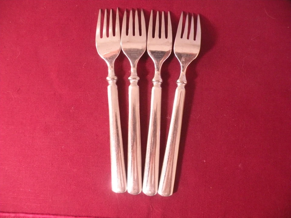 Juego de 4 tenedores de ensalada EMPIRE Martha Stewart Essentials MSE acero inoxidable 7 1/4" Foto 4 de 4