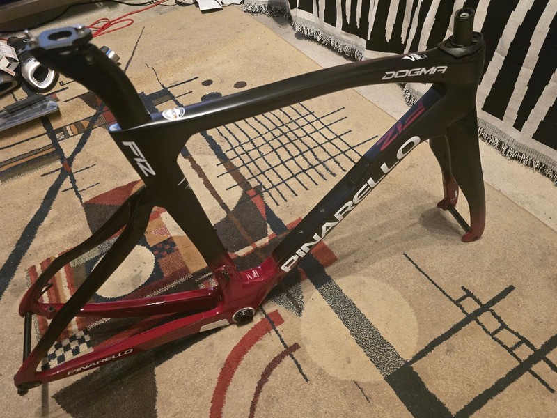 Pinarello Dogma F12 Disc ineos 53cm Frame / Forks / Seat Post / manuals / bb