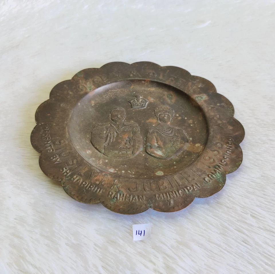 Antiguo Rey Jorge V y Reina María 1910 Plata Jubileo Latón Plato Regalo Foto 2 de 4