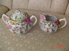 VINTAGE NIPPON RĘCZNIE MALOWANY ZESTAW CUKRU I KREMU Z RÓŻOWYMI KWIATAMI I GEJSZAMI DZIEWCZĘCE