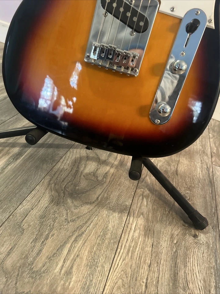 Nueva guitarra eléctrica Huntington de seis cuerdas Sun Burst  Foto 4 de 4