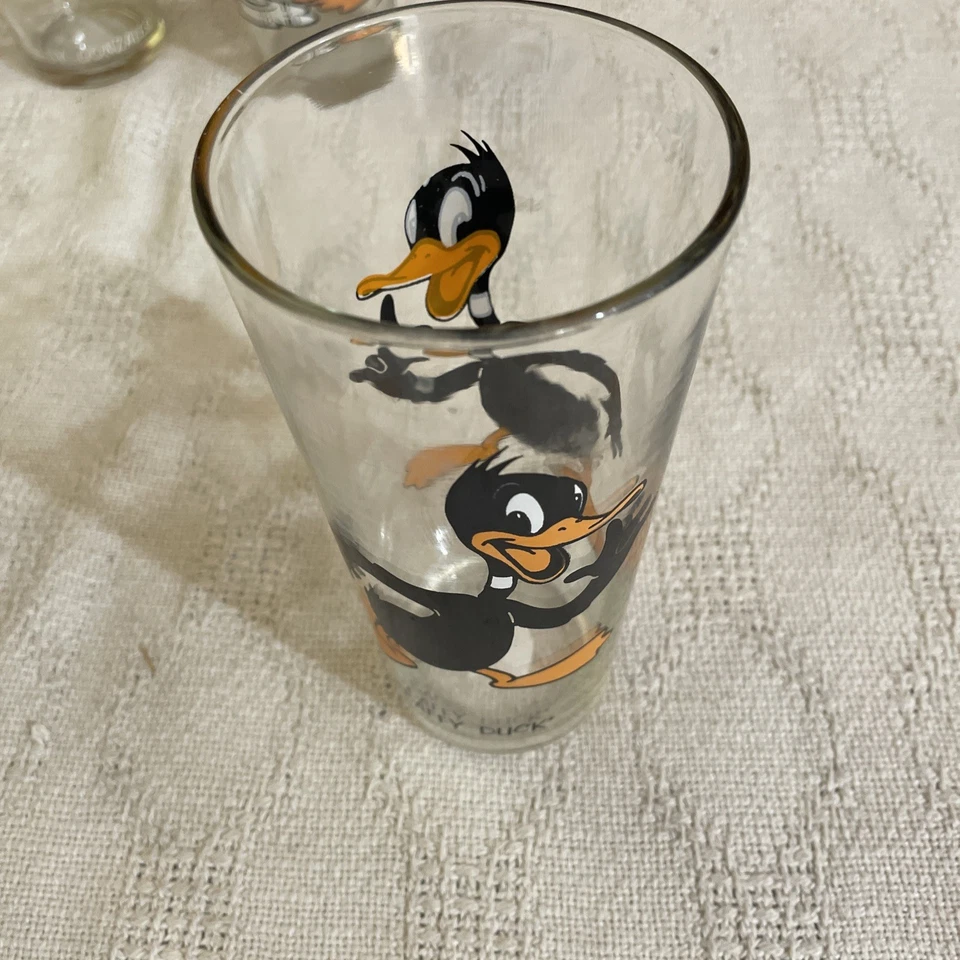Vintage 1973 Looney Tunes Daffy Duck Warner Bros Pepsi Collector Glass (TD) - Image 4 of 4