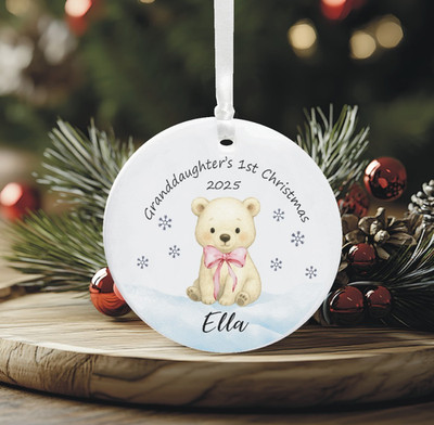 Personalisierte Enkelin 1. Weihnachten Eisbär Baumschmuck Kugel