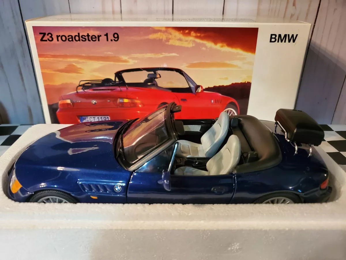 UT Models BMW Z3 Roadster 1.9 1:18 Scale Diecast Dealer Promo Model Car Blue