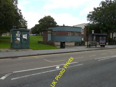 Foto 6x4 Bushaltestelle, Grenzstraße Ramsgate Das Gebäude, hinter dem Bus s c2015