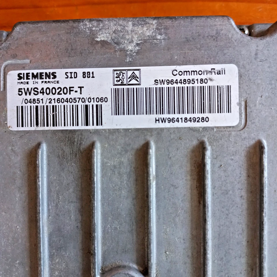 CALCULATEUR PEUGEOT 307 2.0 -DÉCODÉ- SIEMENS SID 801 5WS40020F-T / SW 9641849280 - Image 2 of 2