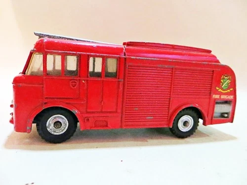 DINKY 259 'BEDFORD MILES FIRE ENGINE'. VINTAGE. COMPLETE. GOOD.