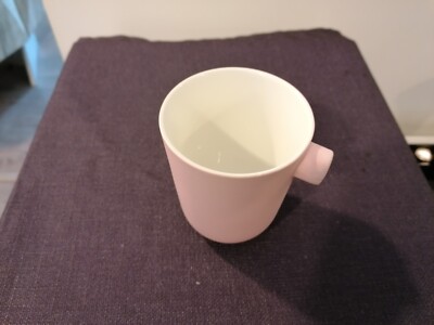 SERAX, 7 Porzellan Becher weiß und rosa, Designer Catherine Lovatt