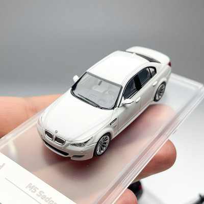 1:64 M5 E60 White Diecast Model Alloy Car Collectible Miniature Vehicle