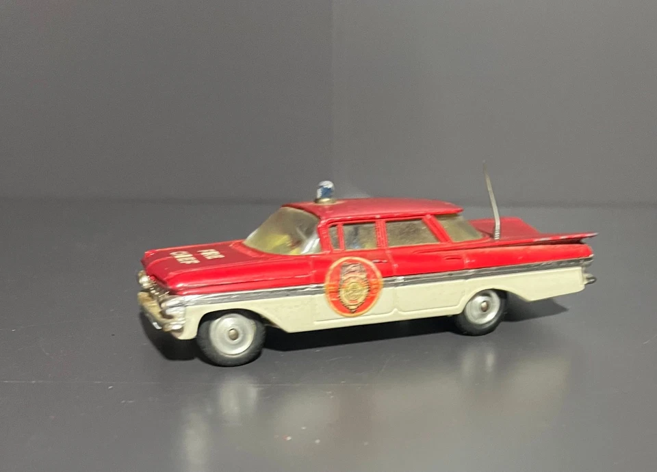 Corgi Toys 1:43 Fire Chief Chevrolet Impala Superior Ambulance Cadillac Chassis - Bild 3 von 4