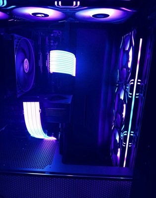 Gaming PC zu verkaufen   läuft alle Spiele auf 2K
