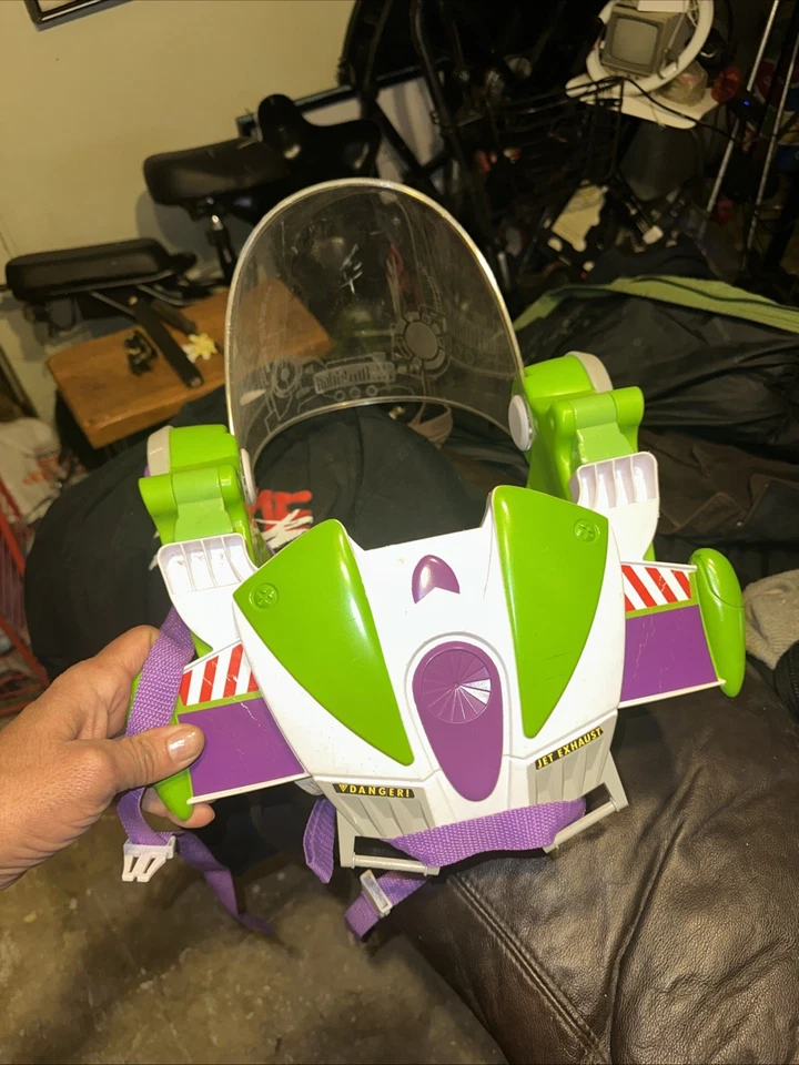 Casco armadura guardabosques espaciales luces y sonidos Toy Story 4 Buzz Lightyear Foto 4 de 4