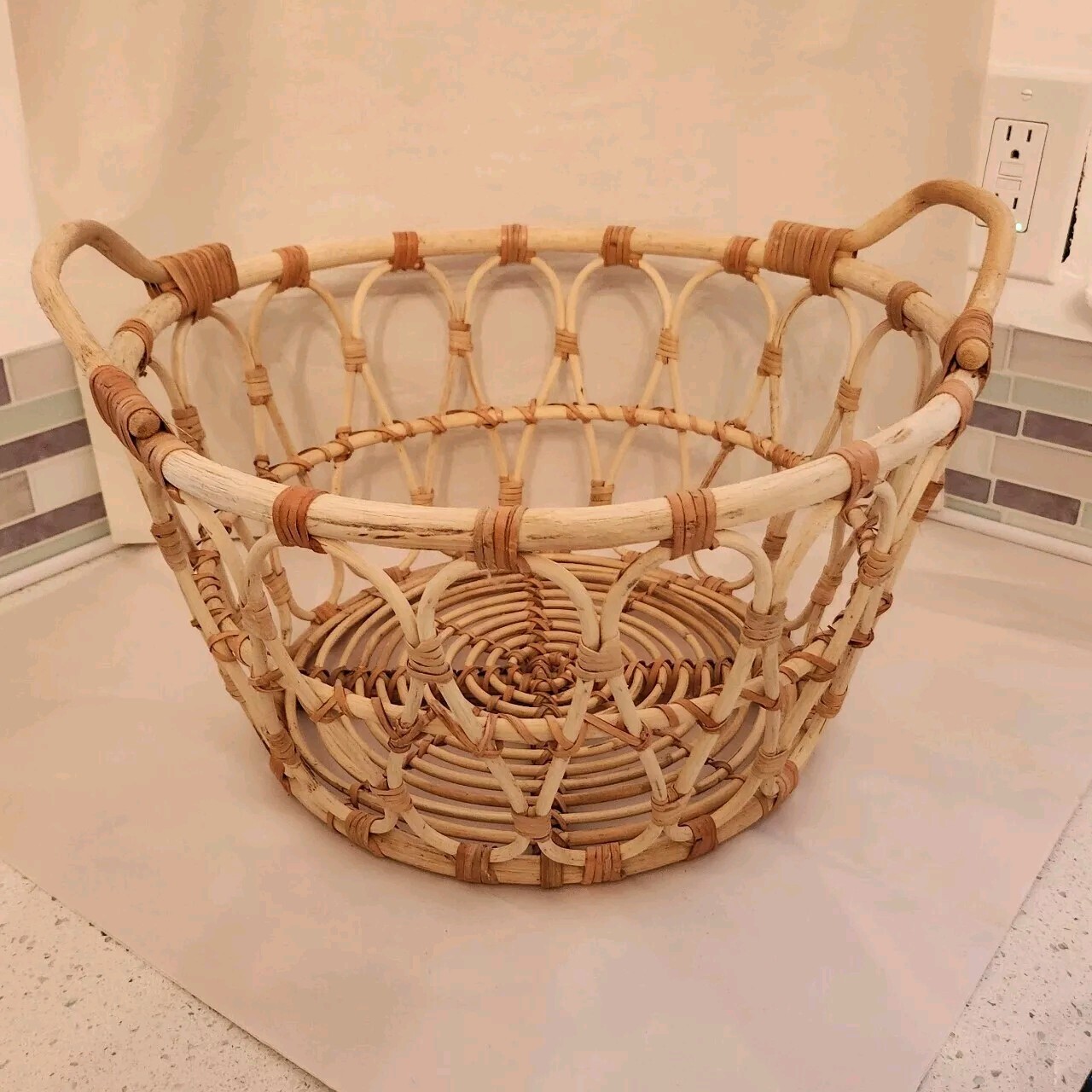 EUC Wicker Basket w/Handles Light Brown - See Pics!