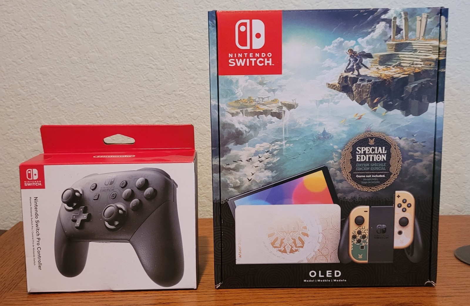 Nintendo Switch Console Legend of Zelda: Tears of the Kingdom + Pro Controller
