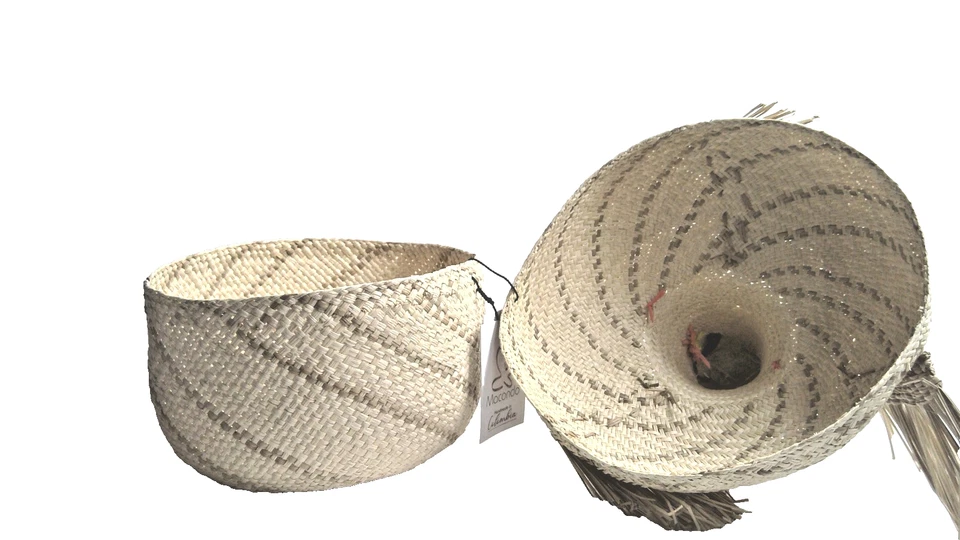 Macondo Colombia Woven Straw Chicken Hen Lidded Basket Decor Storage Farmhouse - Image 4 of 4