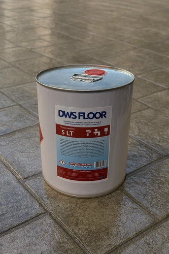 Resina trasparente professional per cemento e stampati antipolv lucida DWS FLOOR - Foto 12 di 30