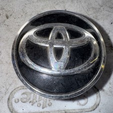 42603-52170  GENUINE OEM  TOYOTA COROLLA PRIUS C PRIME WHEEL CENTER CAP