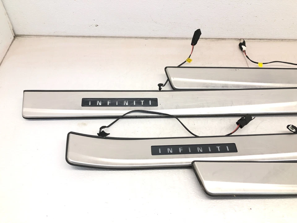 Infiniti Q70L 2015-2019 juego de placas de desgaste de umbral de puerta delantera trasera iluminado OEM # Foto 3 de 4