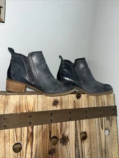 Korks Kork Ease Tea Chelsea 9M Gray Leather Slip On Ankle Booties Chunky Heels